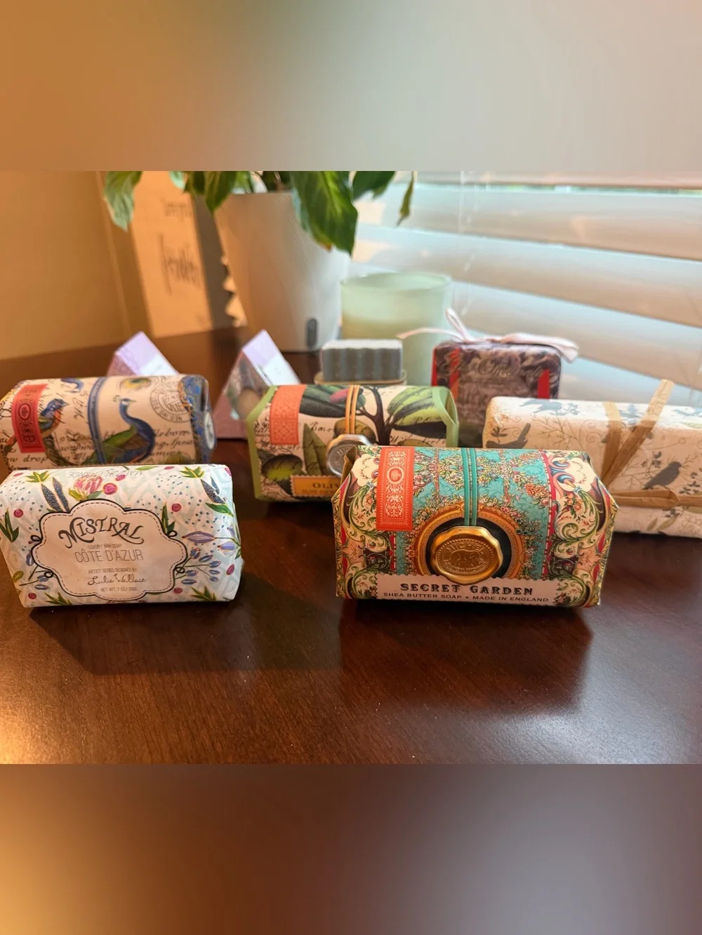 Decorative Soap Gift Set - 7 soaps and two bath bombs